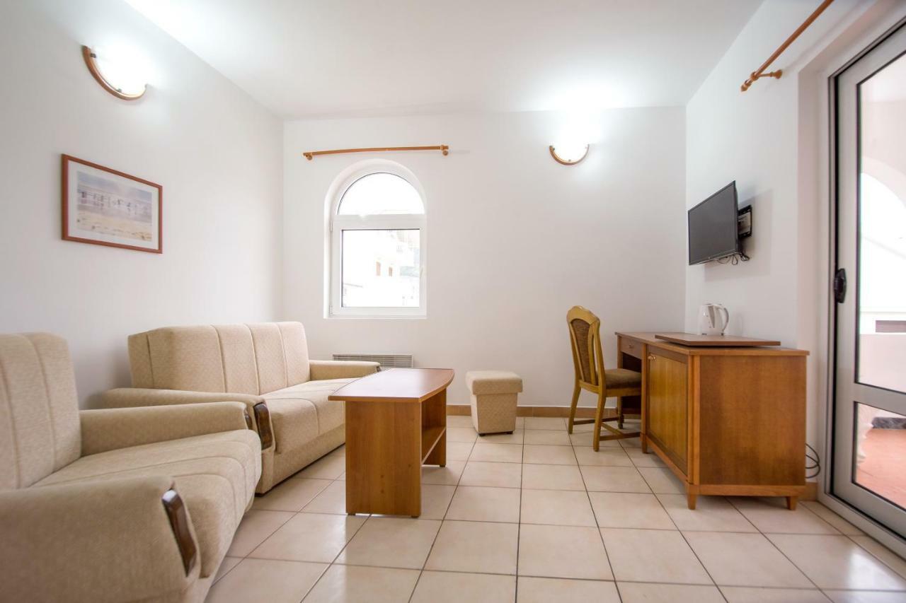 بودفا Apartments & Rooms Nikolic المظهر الخارجي الصورة