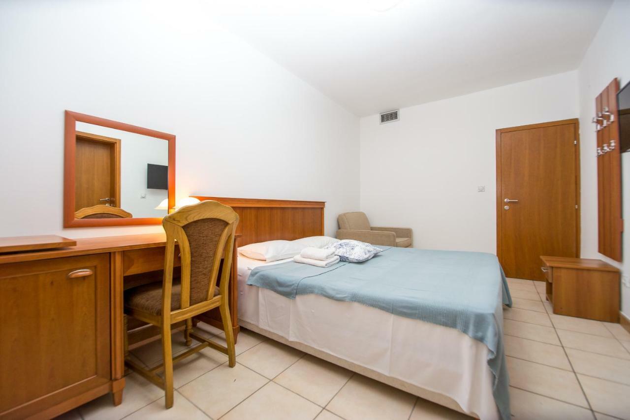 بودفا Apartments & Rooms Nikolic المظهر الخارجي الصورة